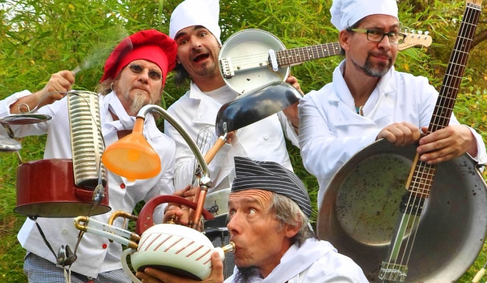 Alle 4 Köche mit ihren Koch-Instrumenten